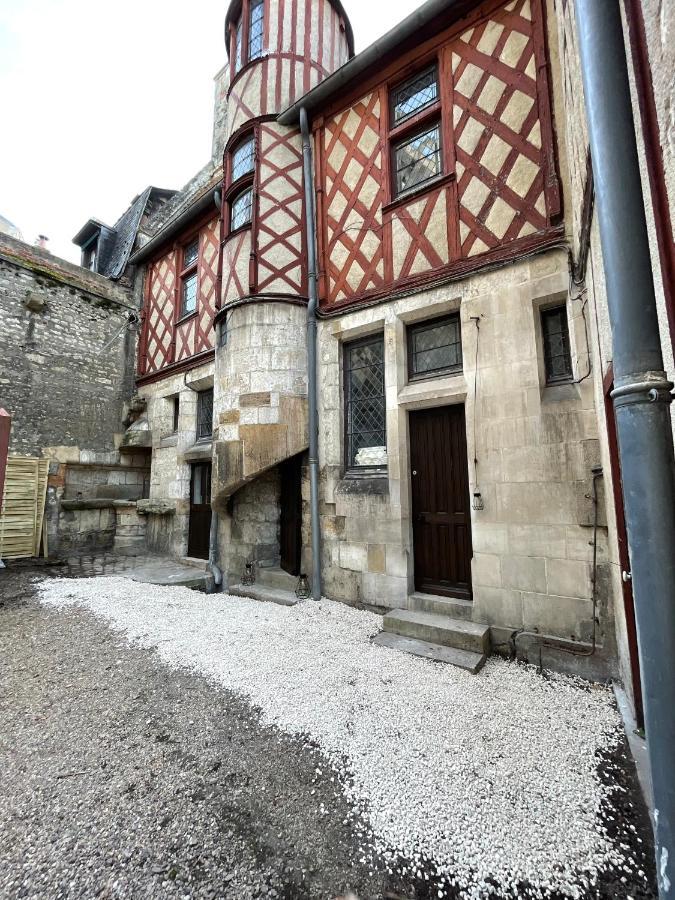 Le Petit Chateau Du Docteur Cambournac Bourges Exterior photo